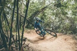 Poignées Swage -Magasin D'Équipement De Vélo Professionnel 190000168GIANTSWAGENON LOCKONGRIPBLACK 03