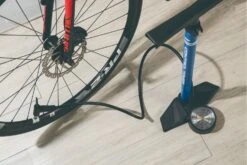 Pompe à Pied Control Tower 2 -Magasin D'Équipement De Vélo Professionnel 610000139 ControlTower2 MattGiantBlue 03