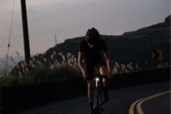 Eclairage Recon HL 100 -Magasin D'Équipement De Vélo Professionnel DSCF9711