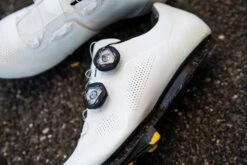 Chaussures Macha Pro HV -Magasin D'Équipement De Vélo Professionnel Extima Mips WhiteRace day kit Blk 027